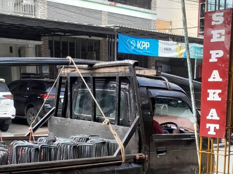Armada Pick-up Toko Besi UD Sepakat Jl. Ekalaya Telukjambe
