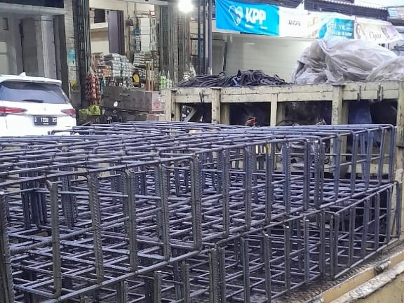 Armada Pengiriman Rangkaian Besi Konstruksi UD Sepakat